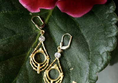 Art Deco Tropfenohrring mit Glitzerstein 4
